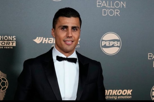 德甲战报：凯恩替补登场戴帽，拜仁5-0狂胜十人斯图加特