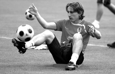 川超凉山队为飞踢裁判道歉：将加强管理，涉事球员交公安处理